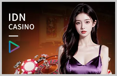 Sân bóng rổ với cột rổ và người chơi đang ném bóng